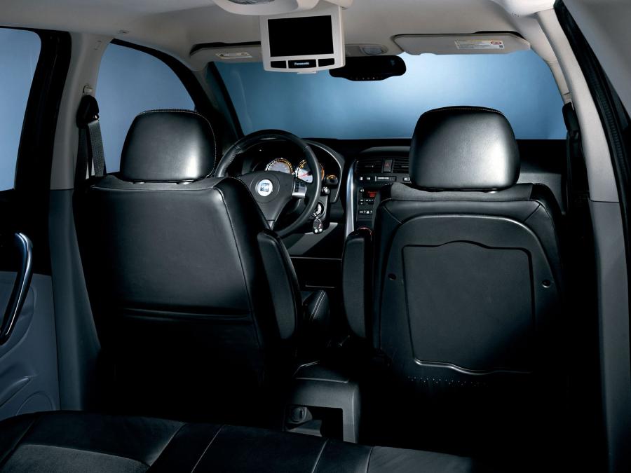 Интерьер Saturn Vue Red Line 2005 года  (фото 2 из 9)